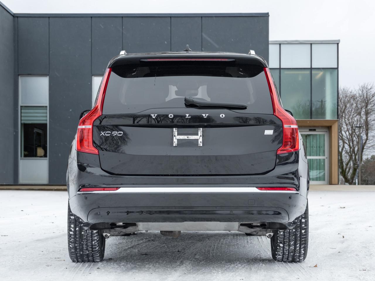 2024 Volvo XC90 Recharge T8 eAWD PHEV Core 7-Seater  OFF LEASE  CPO Photo