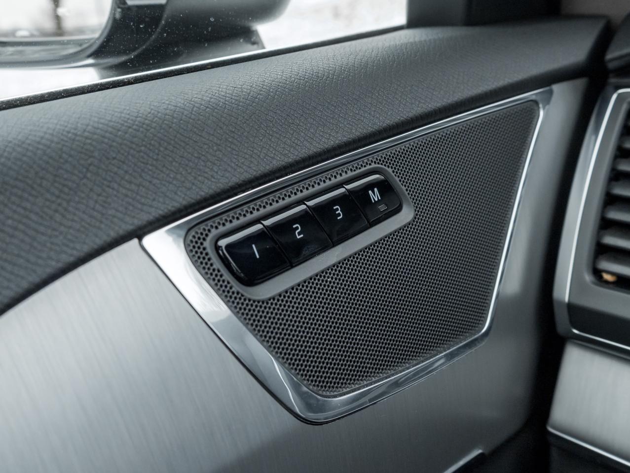 2024 Volvo XC90 Recharge T8 eAWD PHEV Core 7-Seater  OFF LEASE  CPO Photo