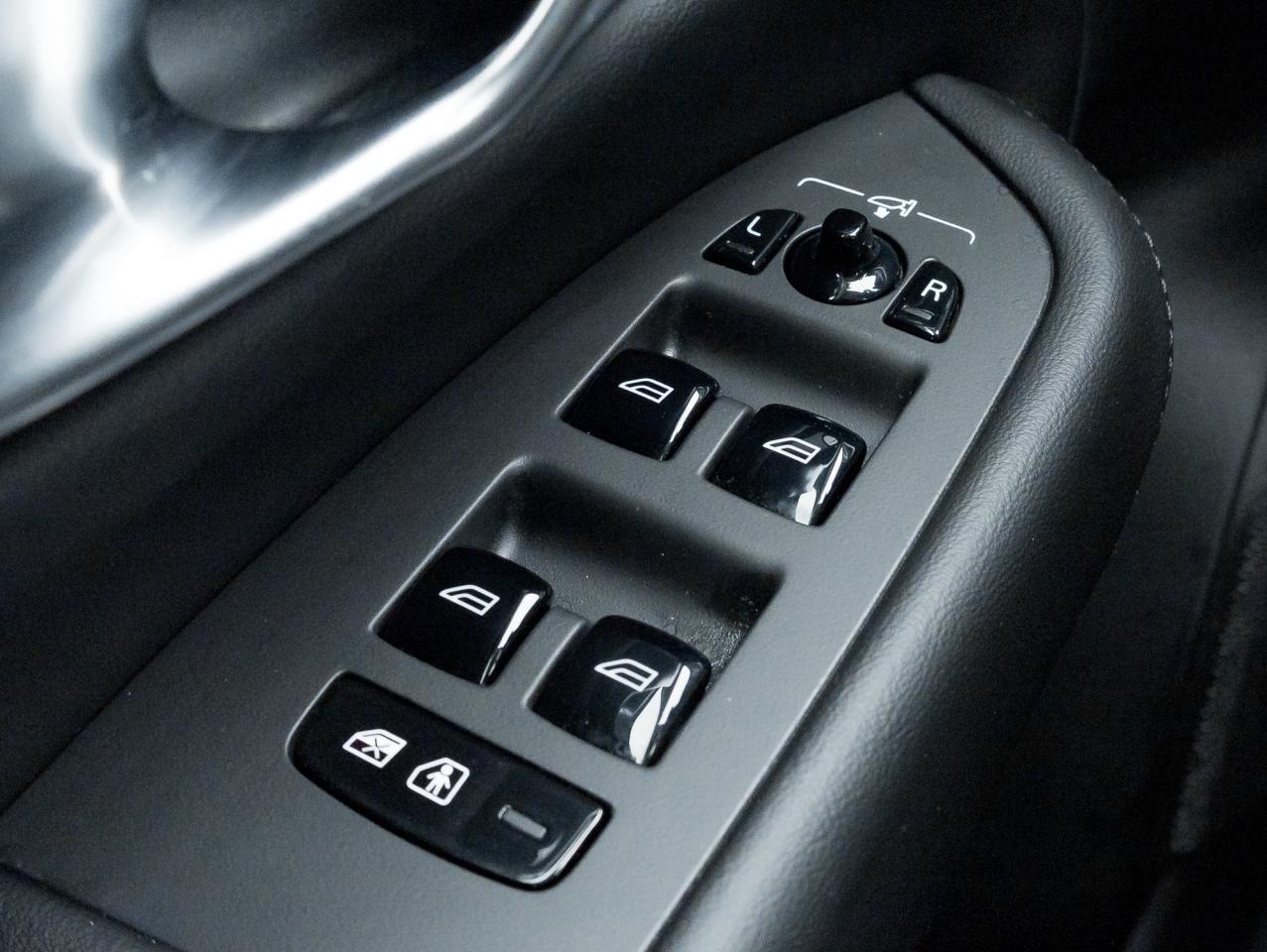 2024 Volvo XC90 Recharge T8 eAWD PHEV Core 7-Seater  OFF LEASE  CPO Photo