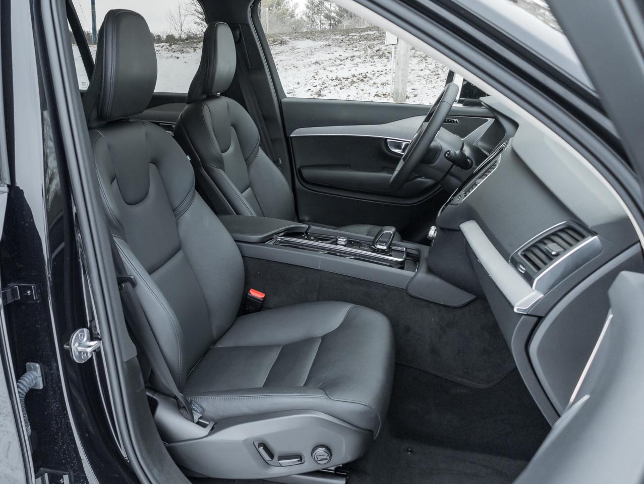 2024 Volvo XC90 Recharge T8 eAWD PHEV Core 7-Seater  OFF LEASE  CPO Photo