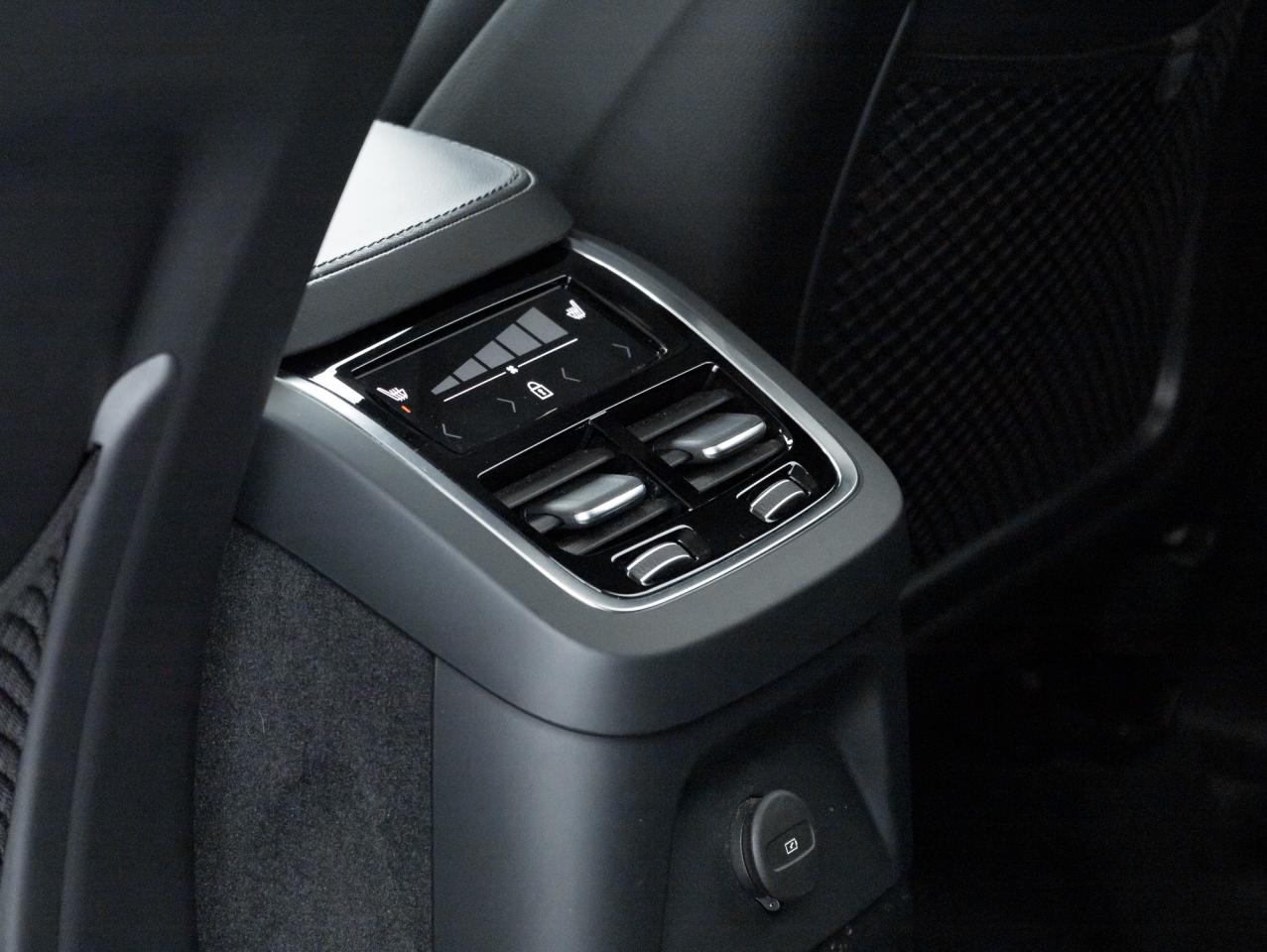 2024 Volvo XC90 Recharge T8 eAWD PHEV Core 7-Seater  OFF LEASE  CPO Photo