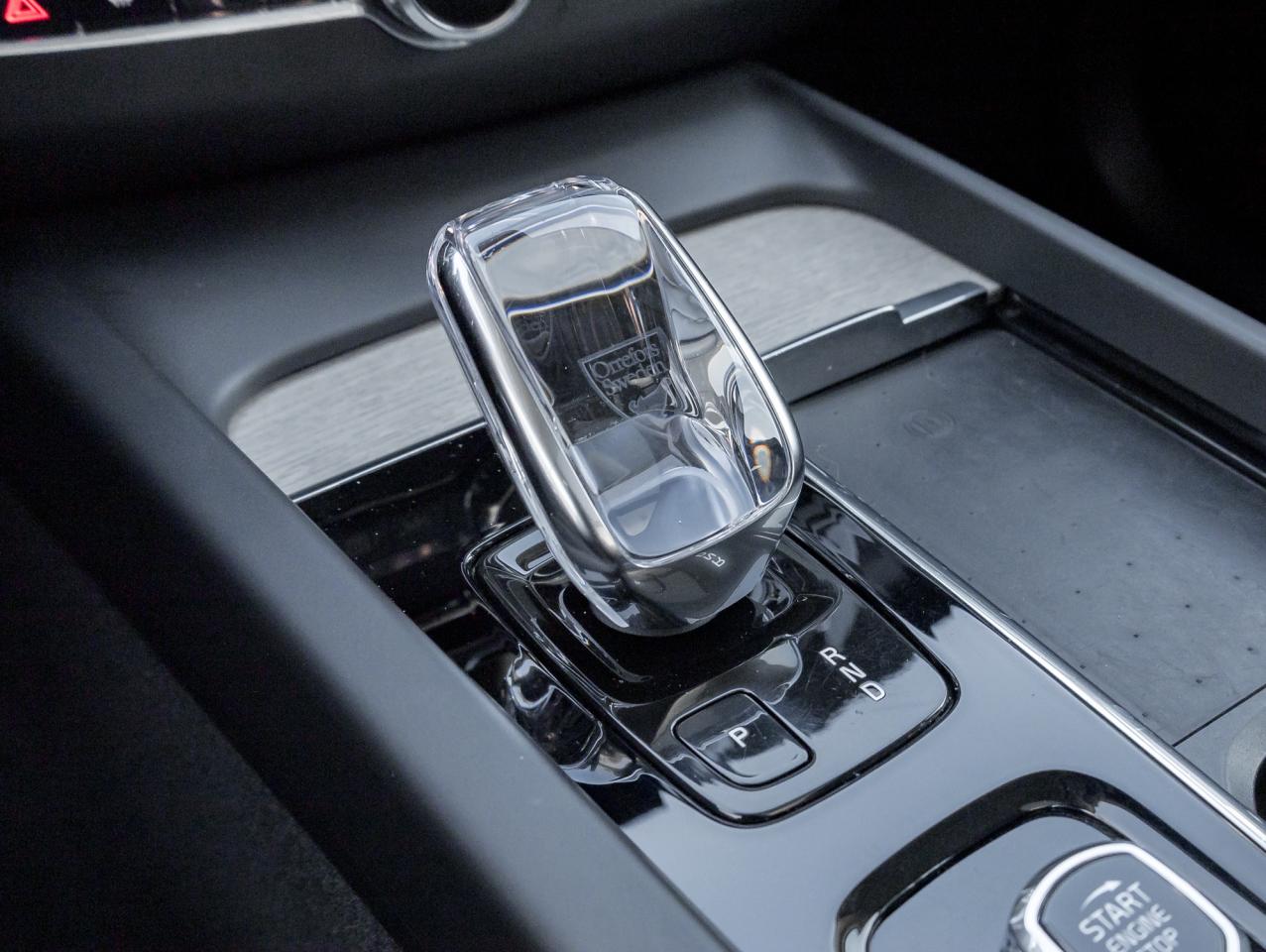 2022 Volvo XC60 B6 AWD INSCRIPTION-BOWERS & WILKINS-CPO-OFF LEASE Photo