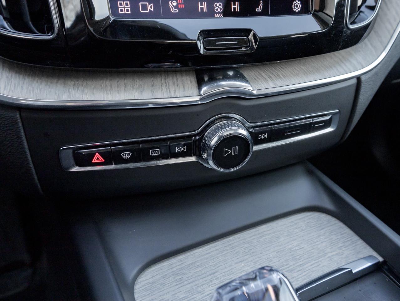 2022 Volvo XC60 B6 AWD INSCRIPTION-BOWERS & WILKINS-CPO-OFF LEASE Photo