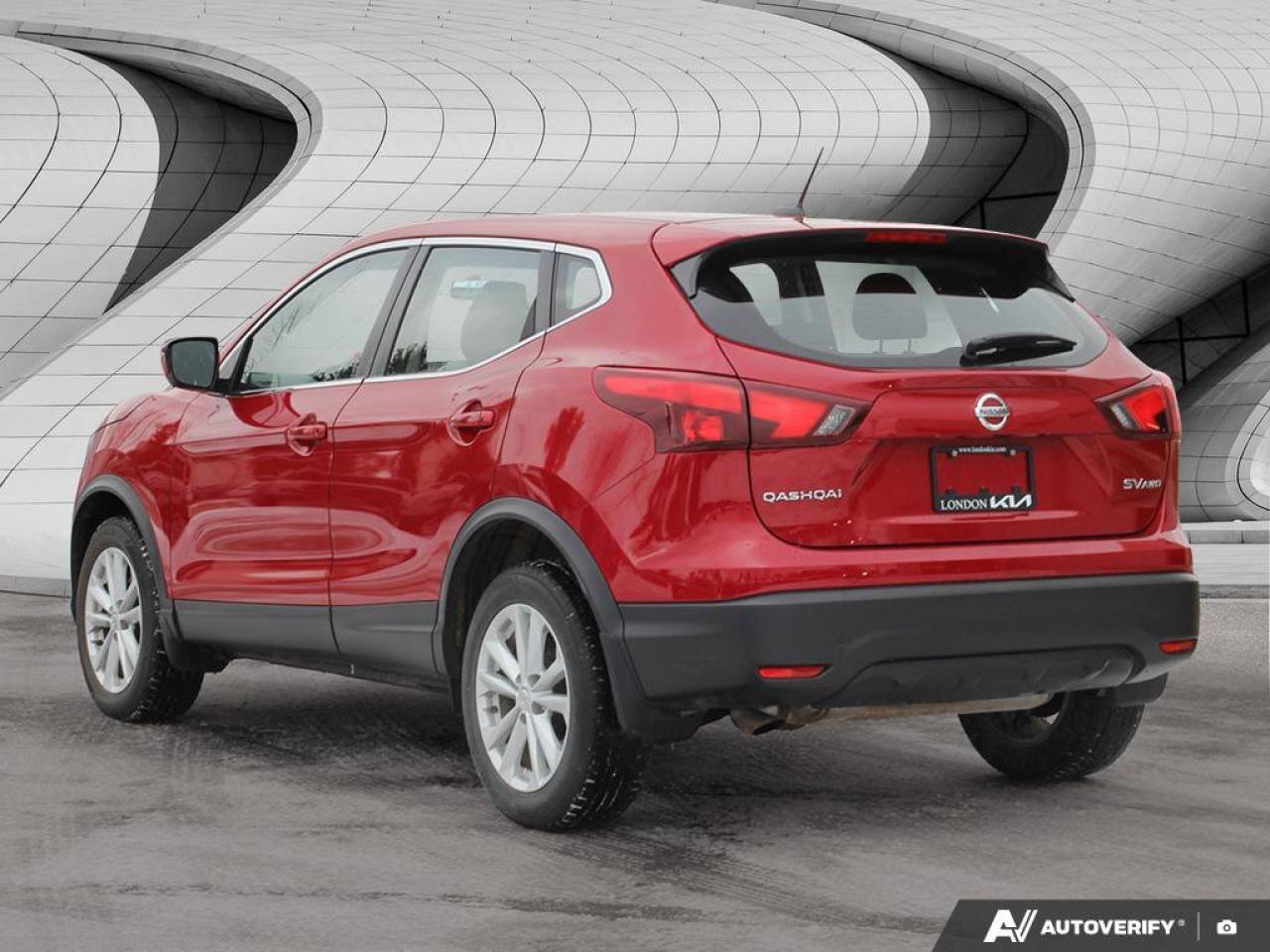 2018 Nissan Rogue SV Photo