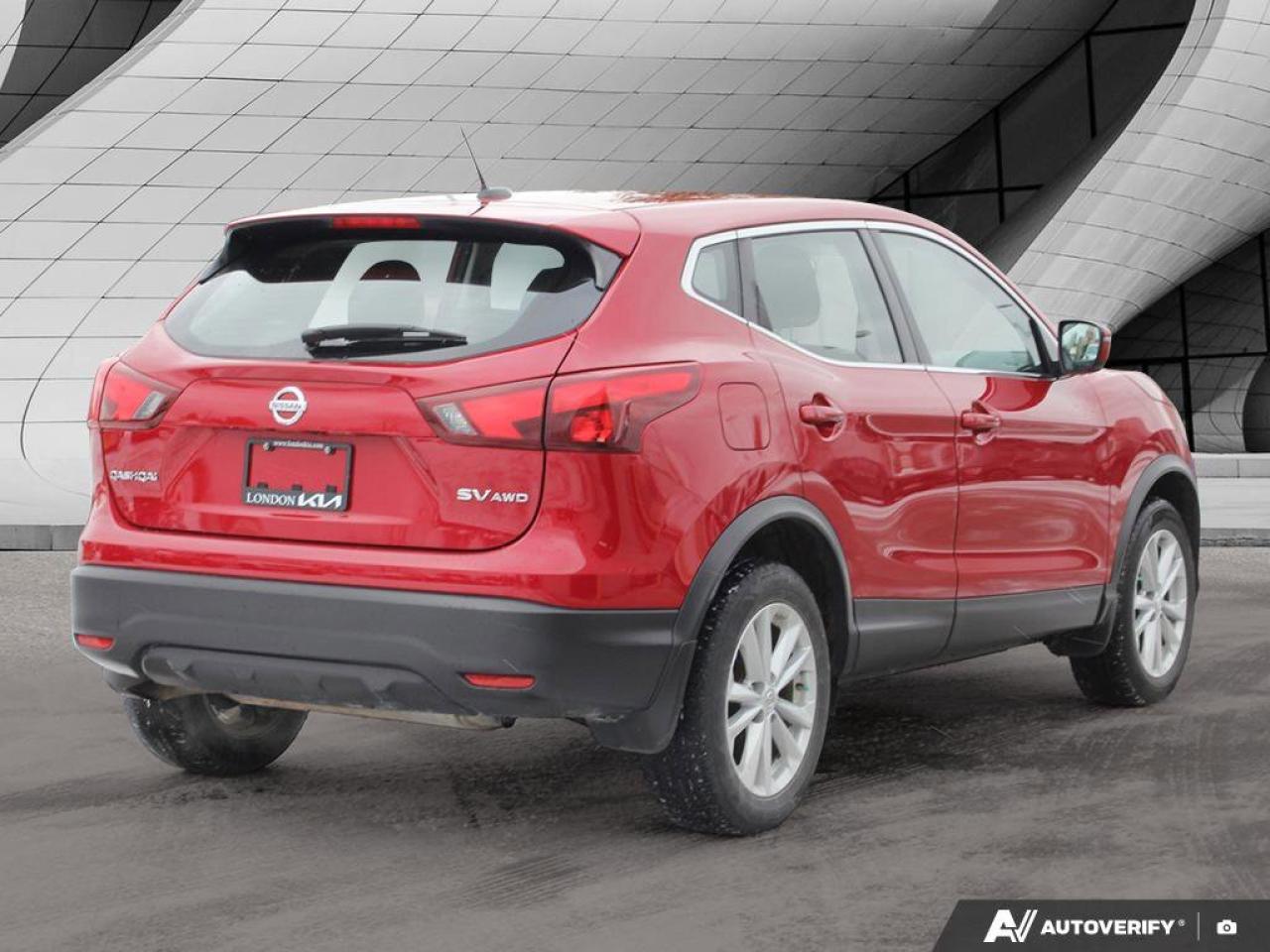 2018 Nissan Rogue SV Photo