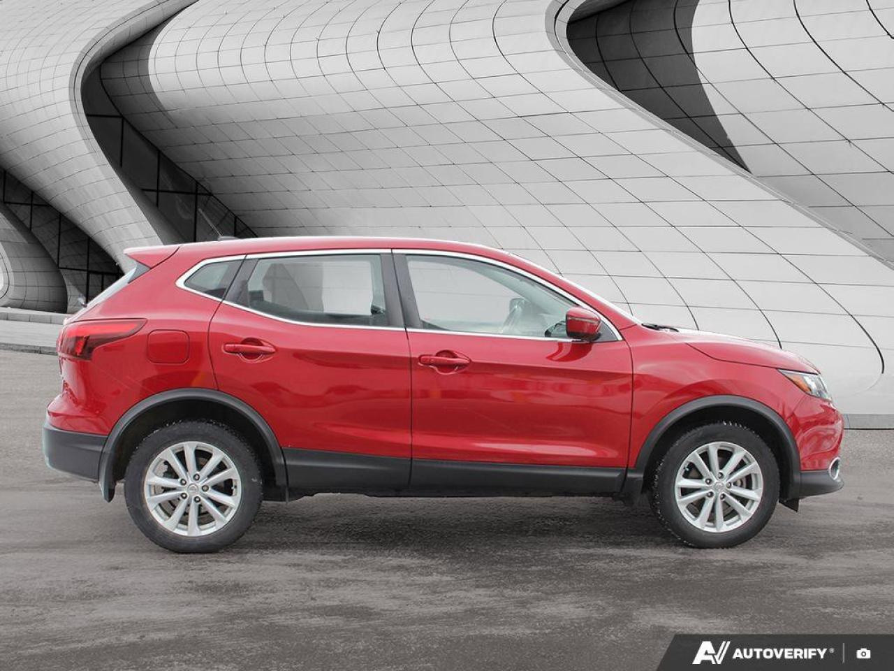 2018 Nissan Rogue SV Photo