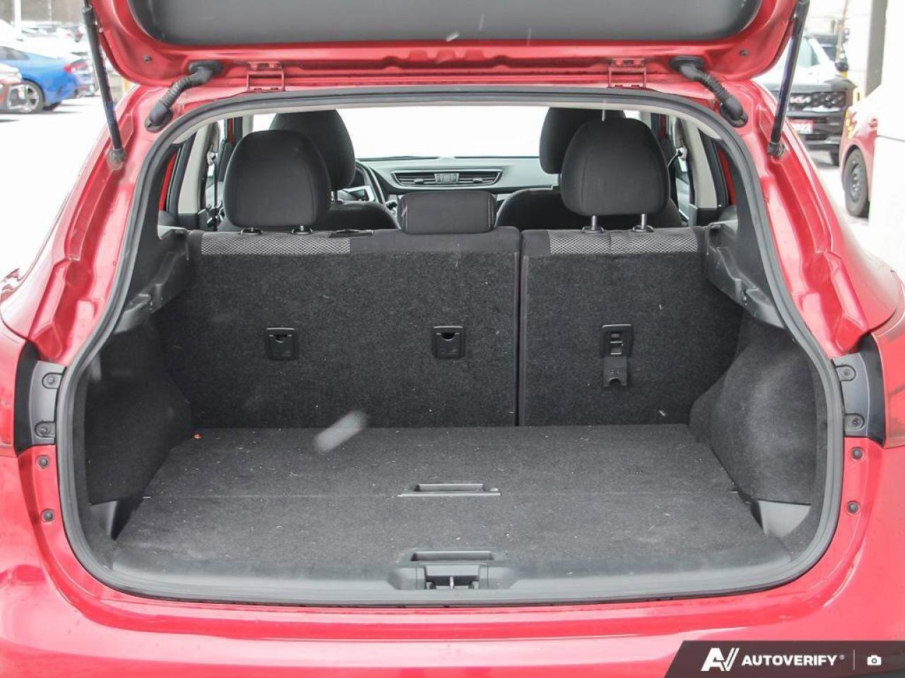 2018 Nissan Rogue SV Photo