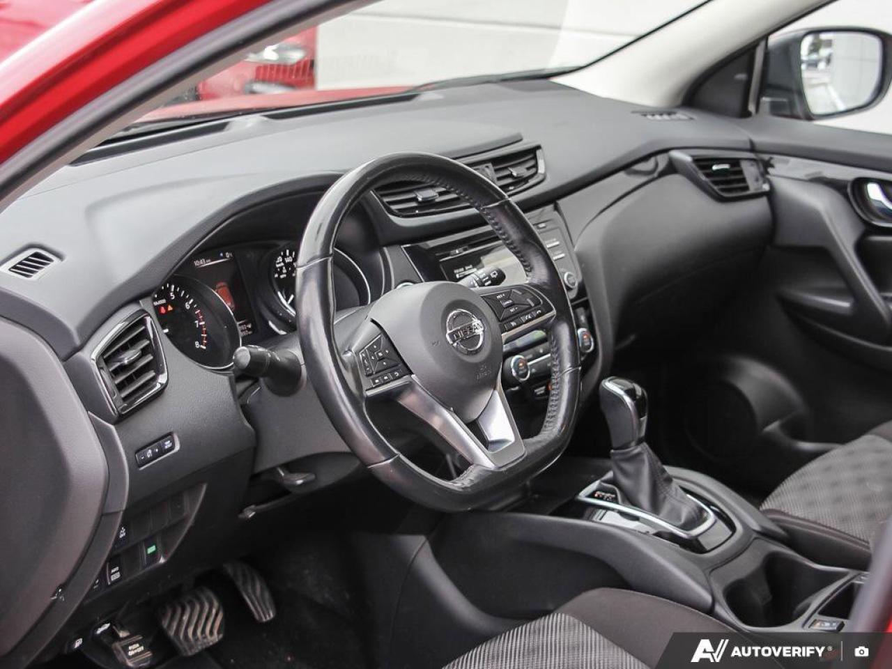 2018 Nissan Rogue SV Photo