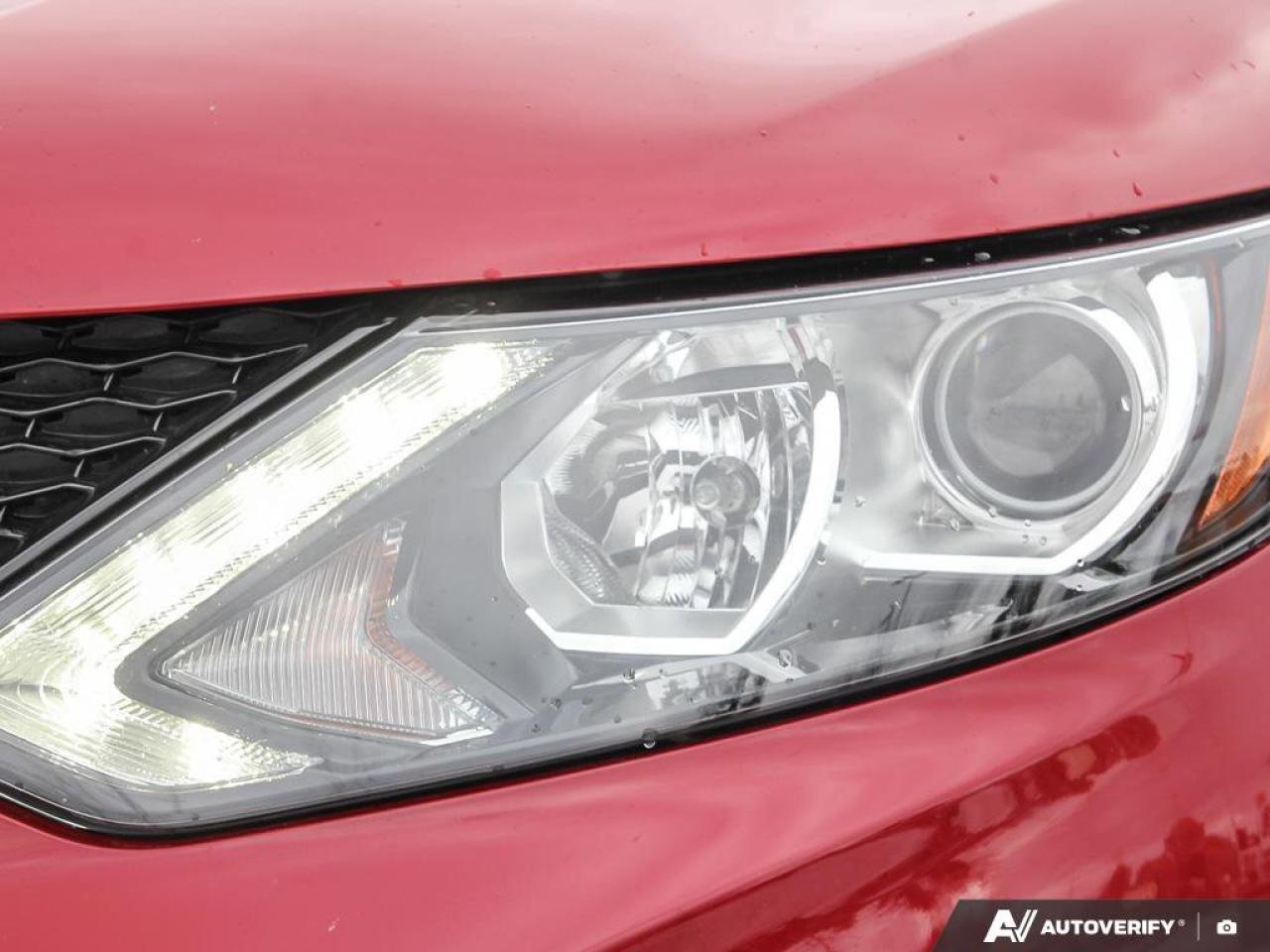 2018 Nissan Rogue SV Photo