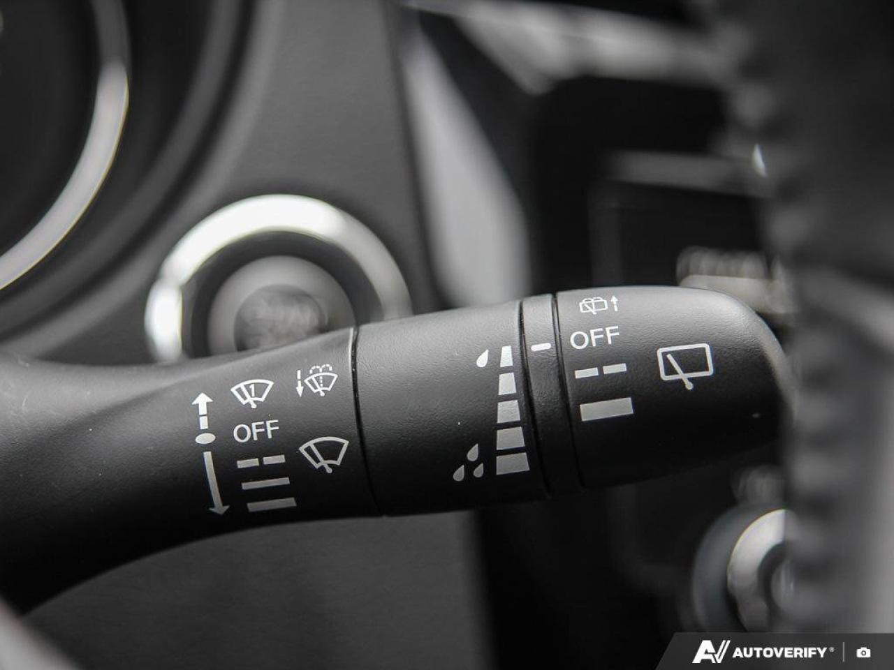 2018 Nissan Rogue SV Photo