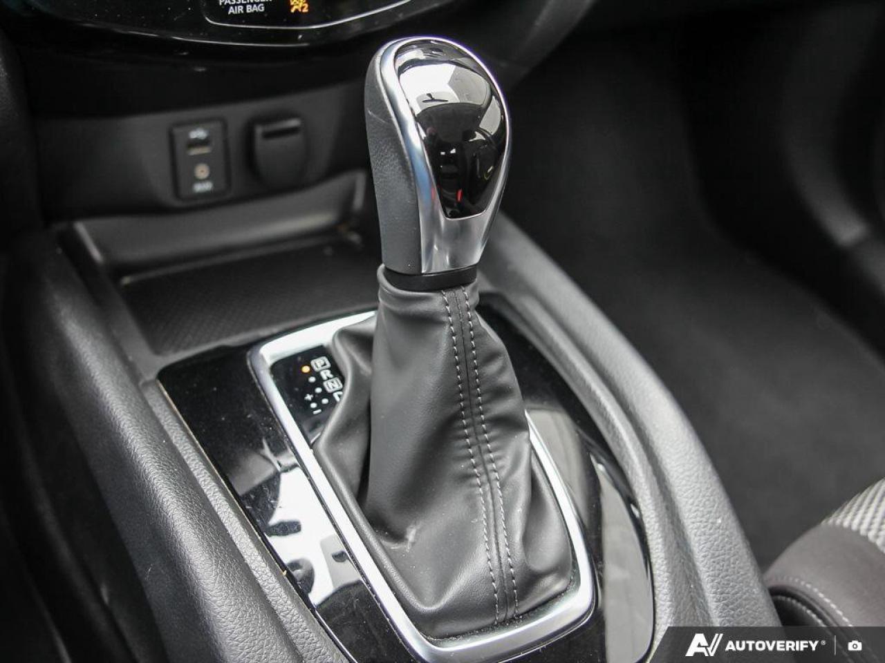 2018 Nissan Rogue SV Photo