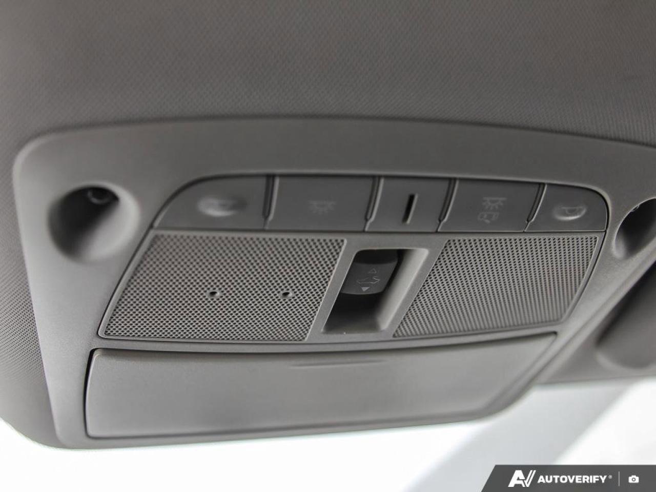 2018 Nissan Rogue SV Photo