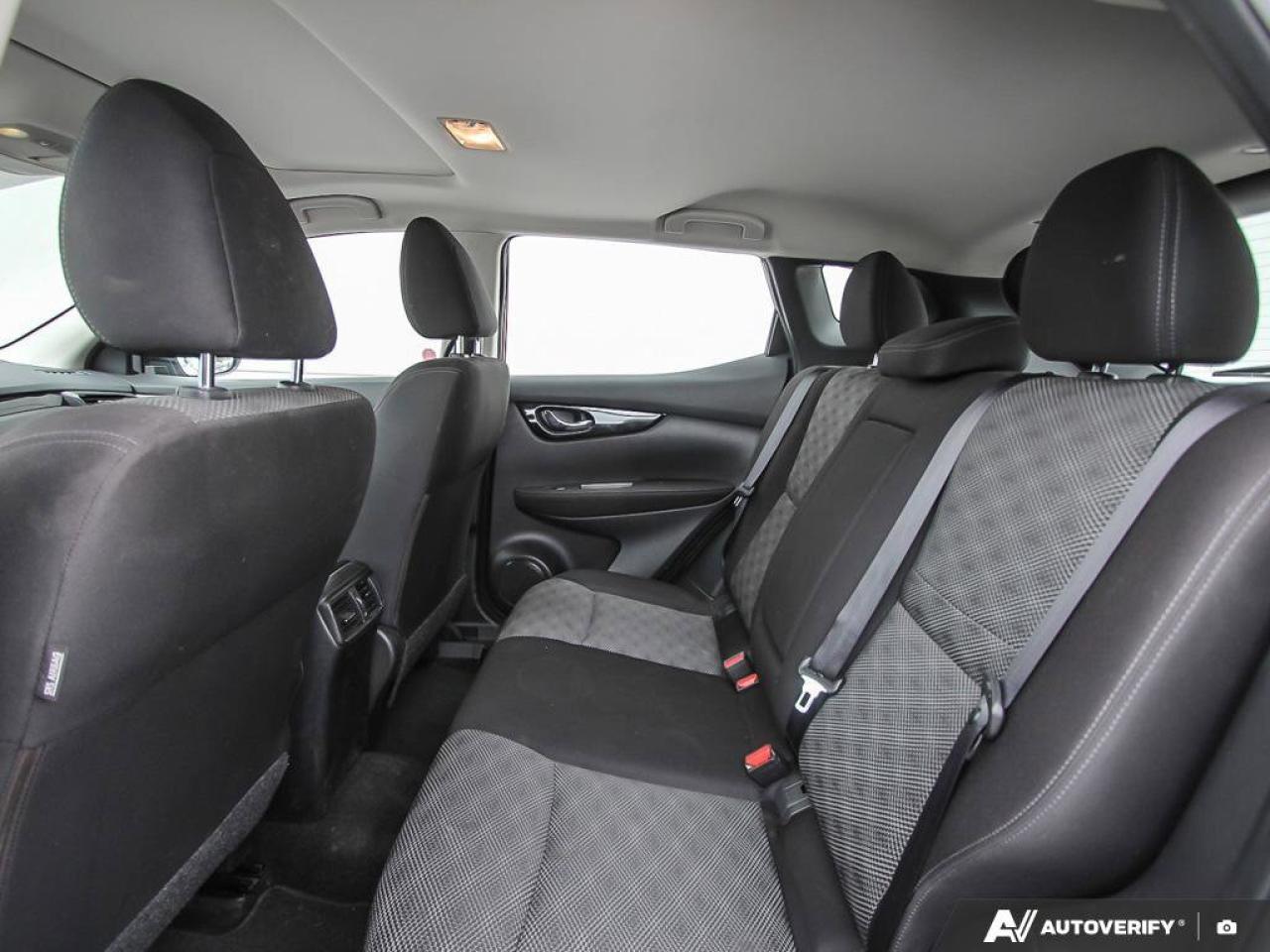 2018 Nissan Rogue SV Photo