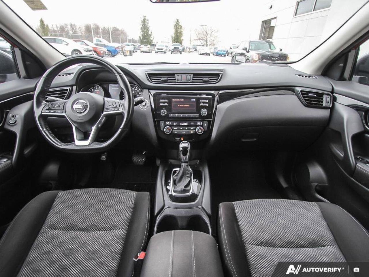 2018 Nissan Rogue SV Photo