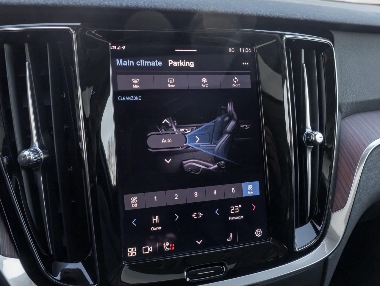 2025 Volvo V60 Cross Country B5 AWD PLUS  ISD 5th Aug 2025  CPO RATE FROM 3.49% Photo