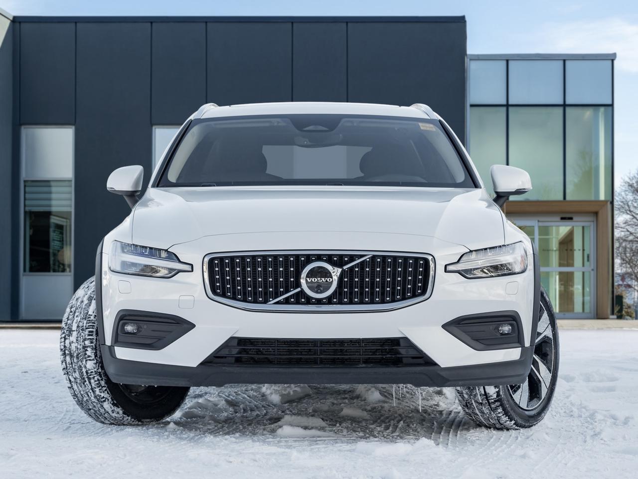2025 Volvo V60 Cross Country B5 AWD PLUS  ISD 5th Aug 2025  CPO RATE FROM 3.49% Photo