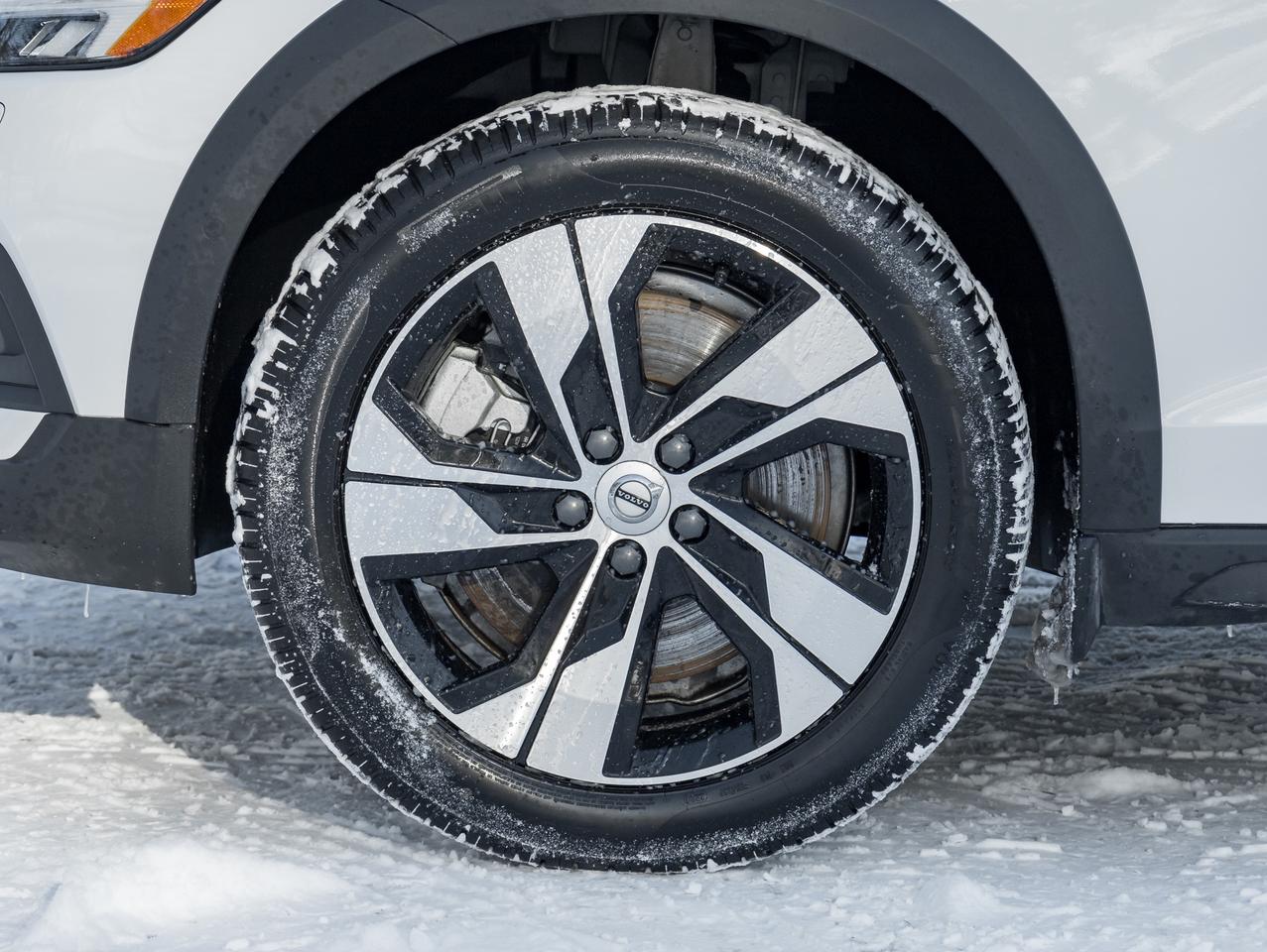 2025 Volvo V60 Cross Country B5 AWD PLUS  ISD 5th Aug 2025  CPO RATE FROM 3.49% Photo3