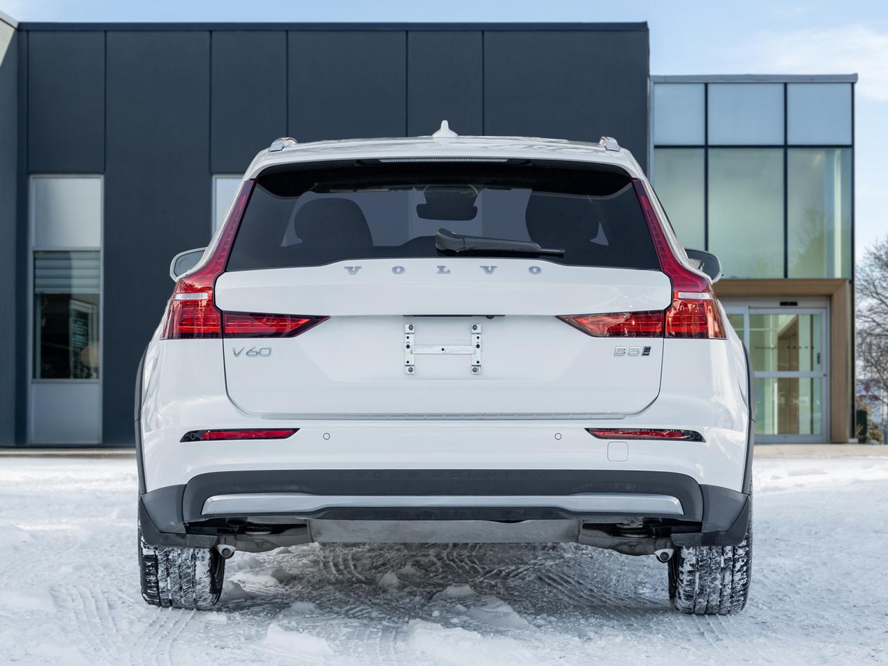 2025 Volvo V60 Cross Country B5 AWD PLUS  ISD 5th Aug 2025  CPO RATE FROM 3.49% Photo