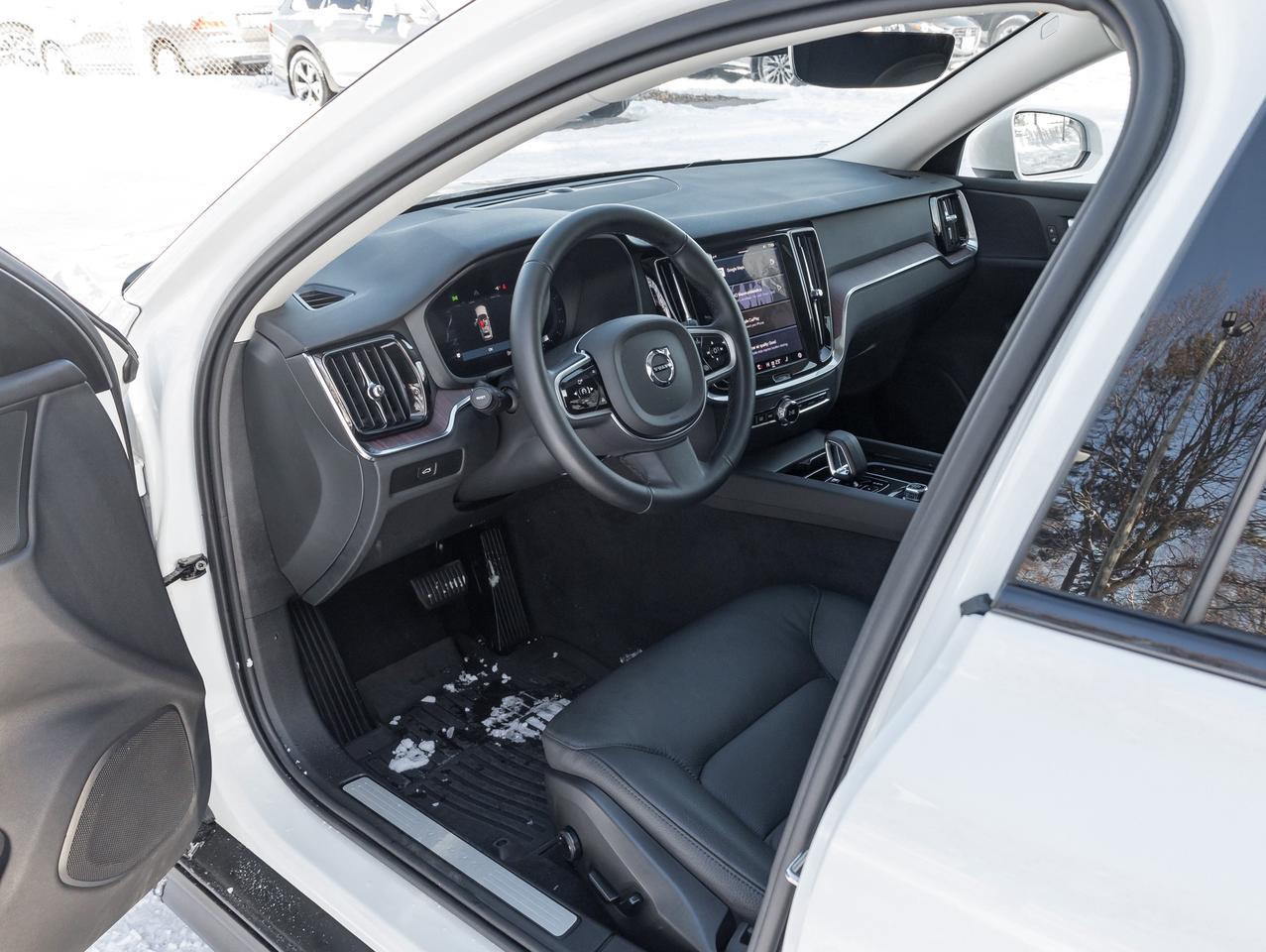 2025 Volvo V60 Cross Country B5 AWD PLUS  ISD 5th Aug 2025  CPO RATE FROM 3.49% Photo