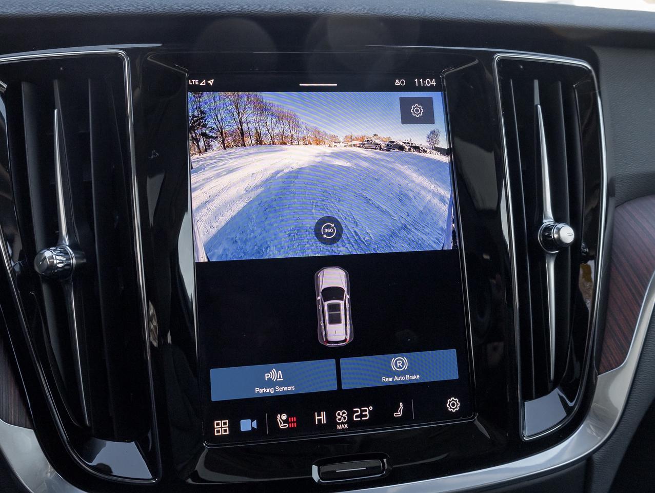 2025 Volvo V60 Cross Country B5 AWD PLUS  ISD 5th Aug 2025  CPO RATE FROM 3.49% Photo