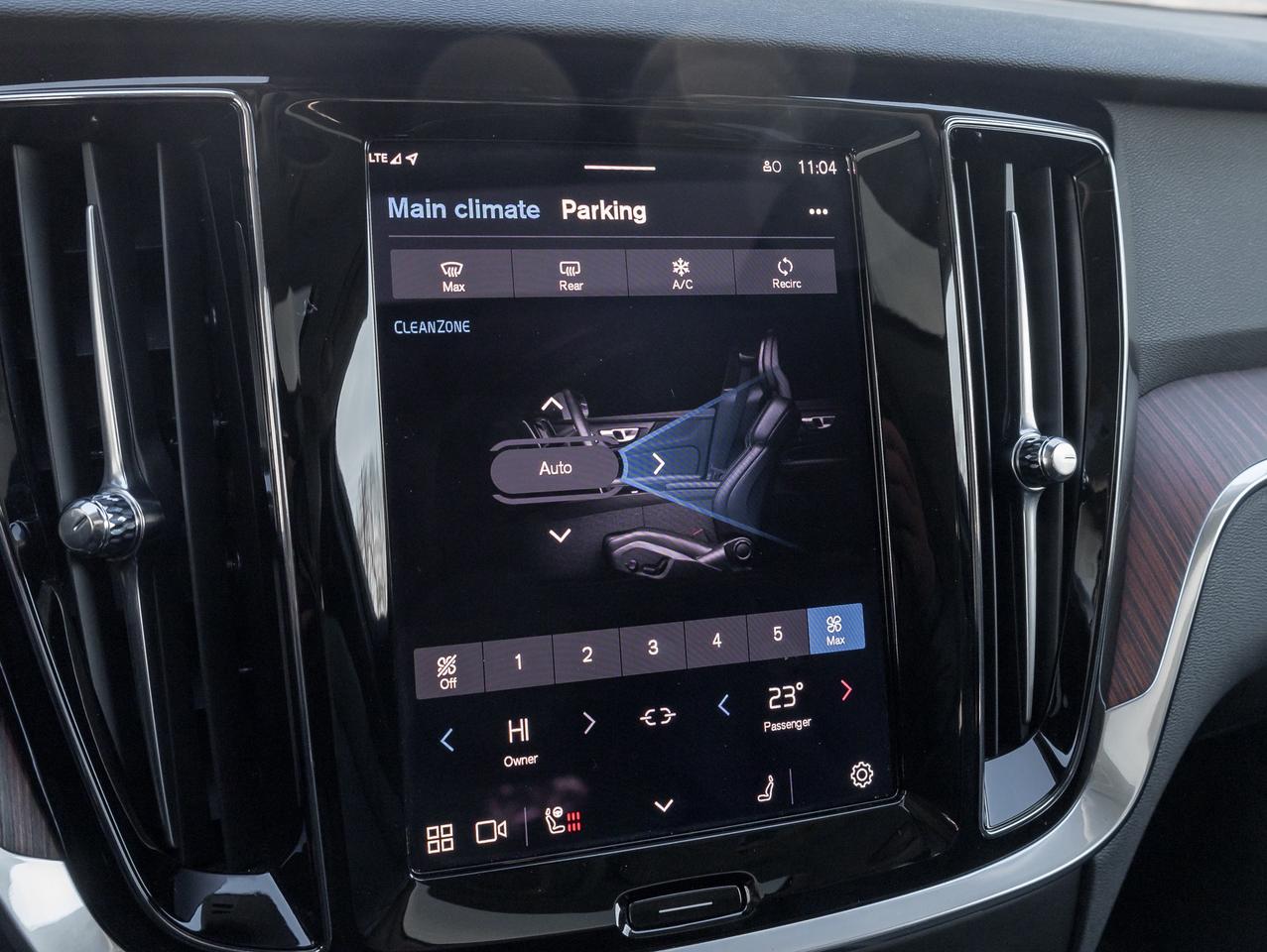 2025 Volvo V60 Cross Country B5 AWD PLUS  ISD 5th Aug 2025  CPO RATE FROM 3.49% Photo