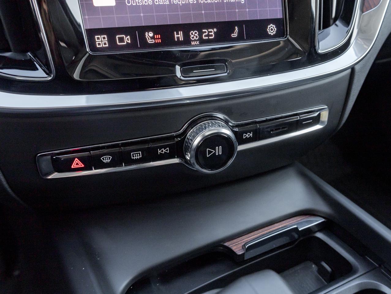 2025 Volvo V60 Cross Country B5 AWD PLUS  ISD 5th Aug 2025  CPO RATE FROM 3.49% Photo