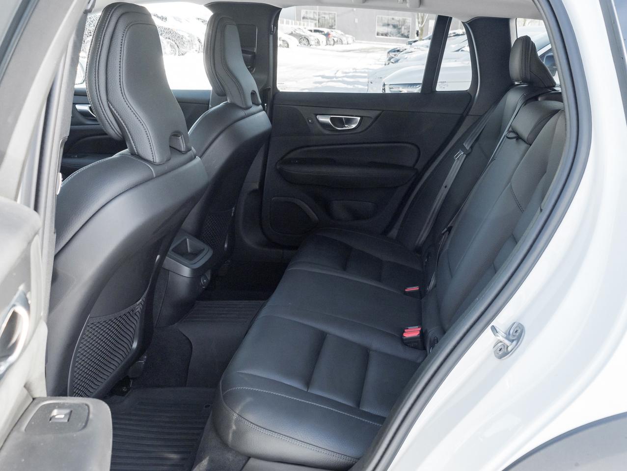 2025 Volvo V60 Cross Country B5 AWD PLUS  ISD 5th Aug 2025  CPO RATE FROM 3.49% Photo