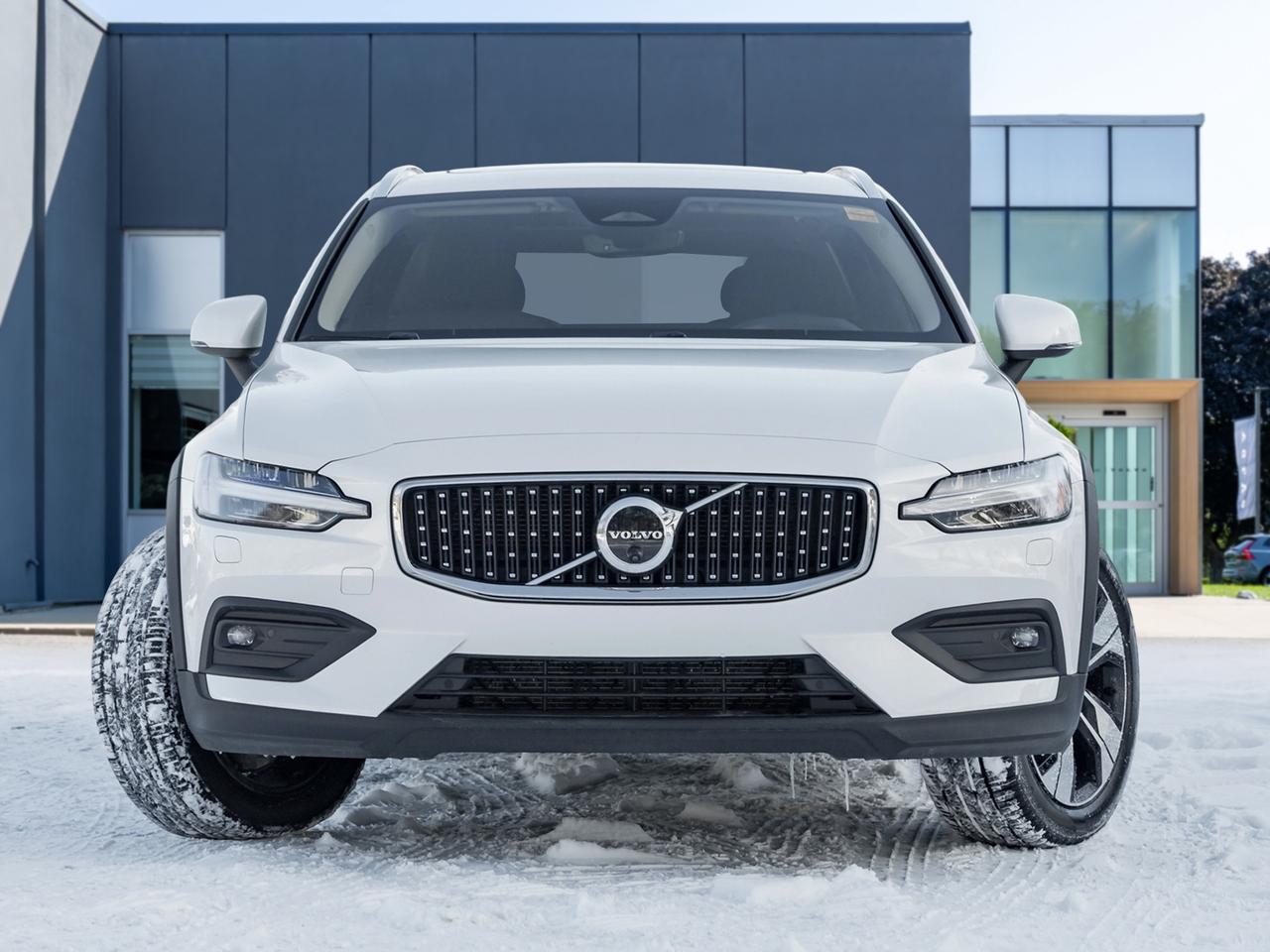 2025 Volvo V60 Cross Country B5 AWD PLUS   CPO RATE FROM 3.49% Photo