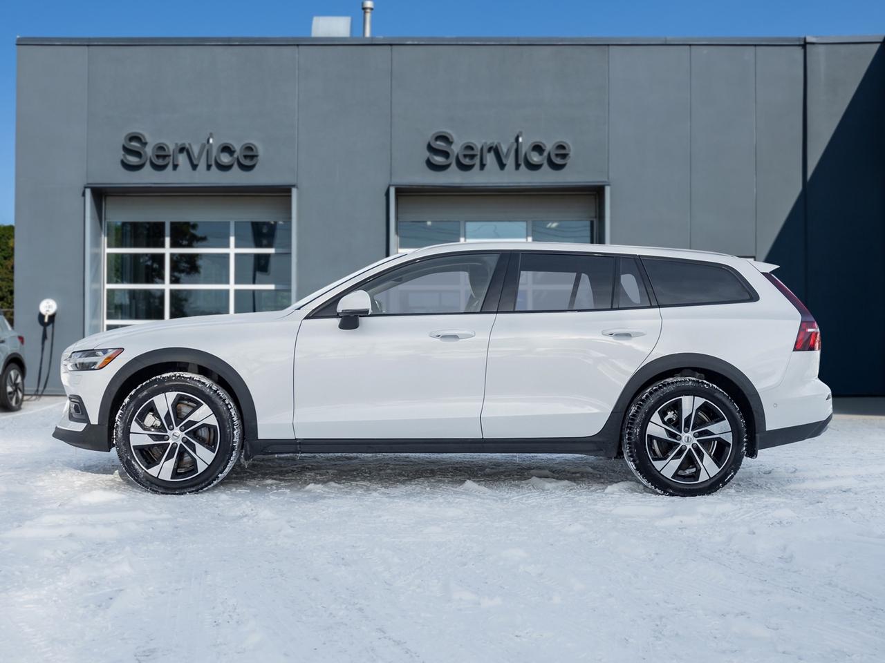 2025 Volvo V60 Cross Country B5 AWD PLUS   CPO RATE FROM 3.49% Photo