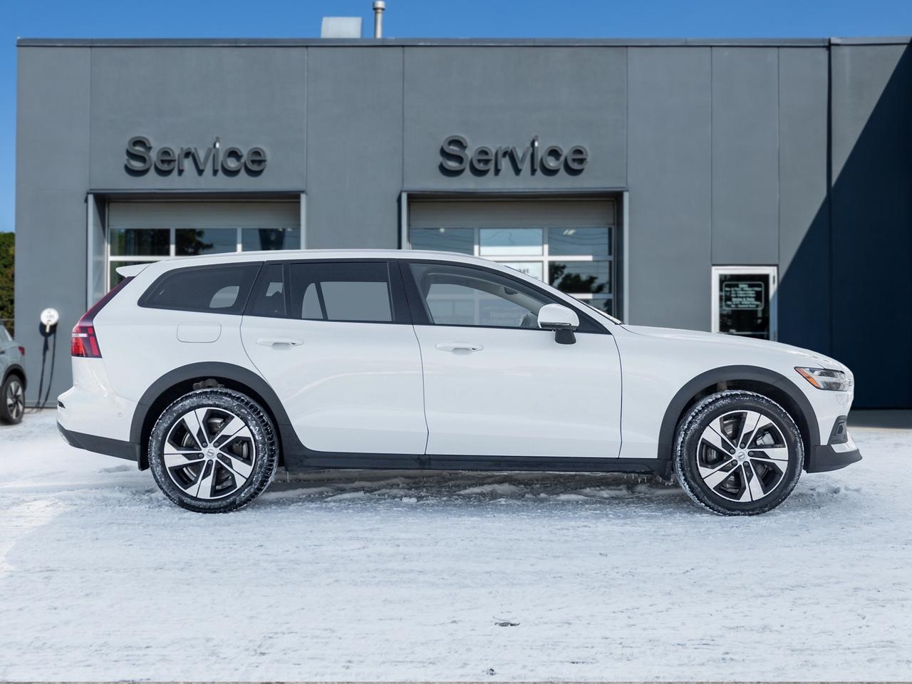 2025 Volvo V60 Cross Country B5 AWD PLUS   CPO RATE FROM 3.49% Photo