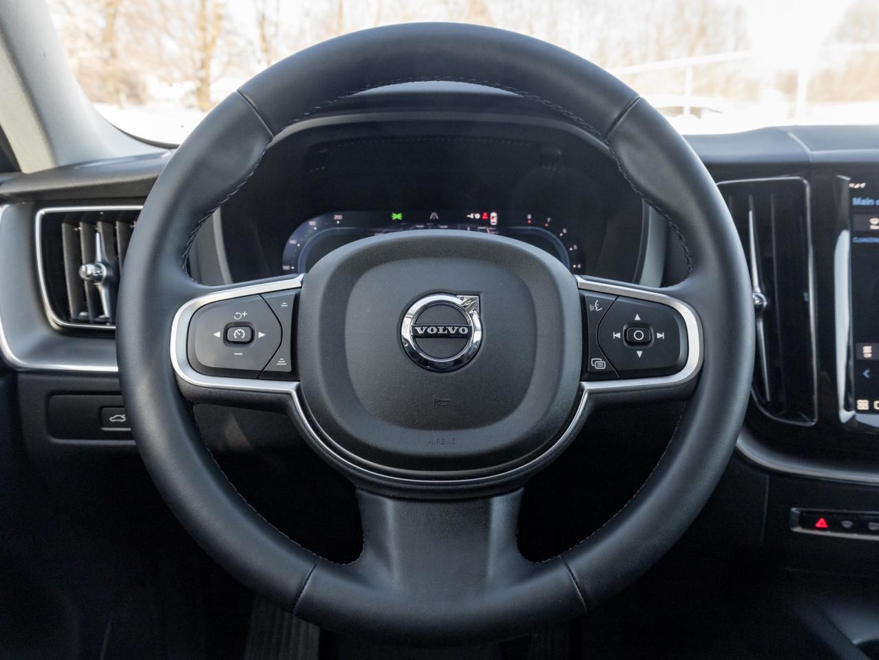 2025 Volvo XC60 B5 AWD Core Dark Theme 19" ALLOY WHEELS  VOLVO CPO Photo