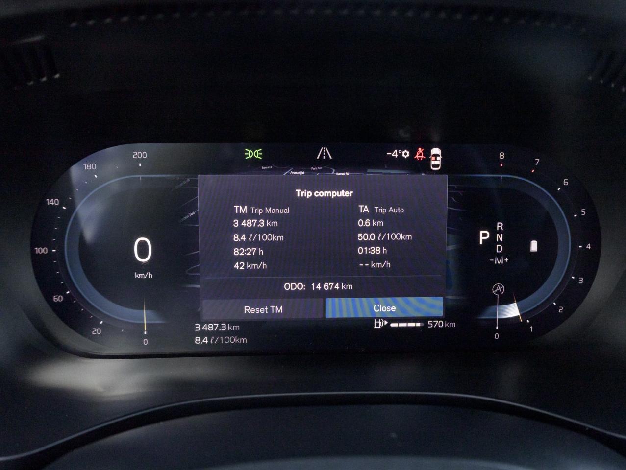 2025 Volvo XC60 B5 AWD Core Dark Theme 19" ALLOY WHEELS  VOLVO CPO Photo