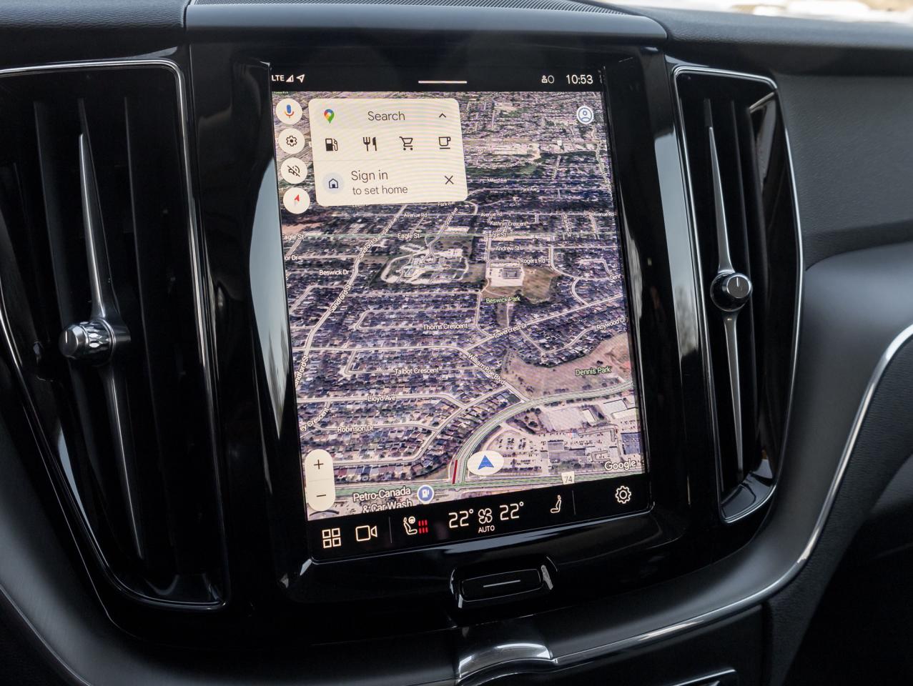 2025 Volvo XC60 B5 AWD Core Dark Theme 19" ALLOY WHEELS  VOLVO CPO Photo