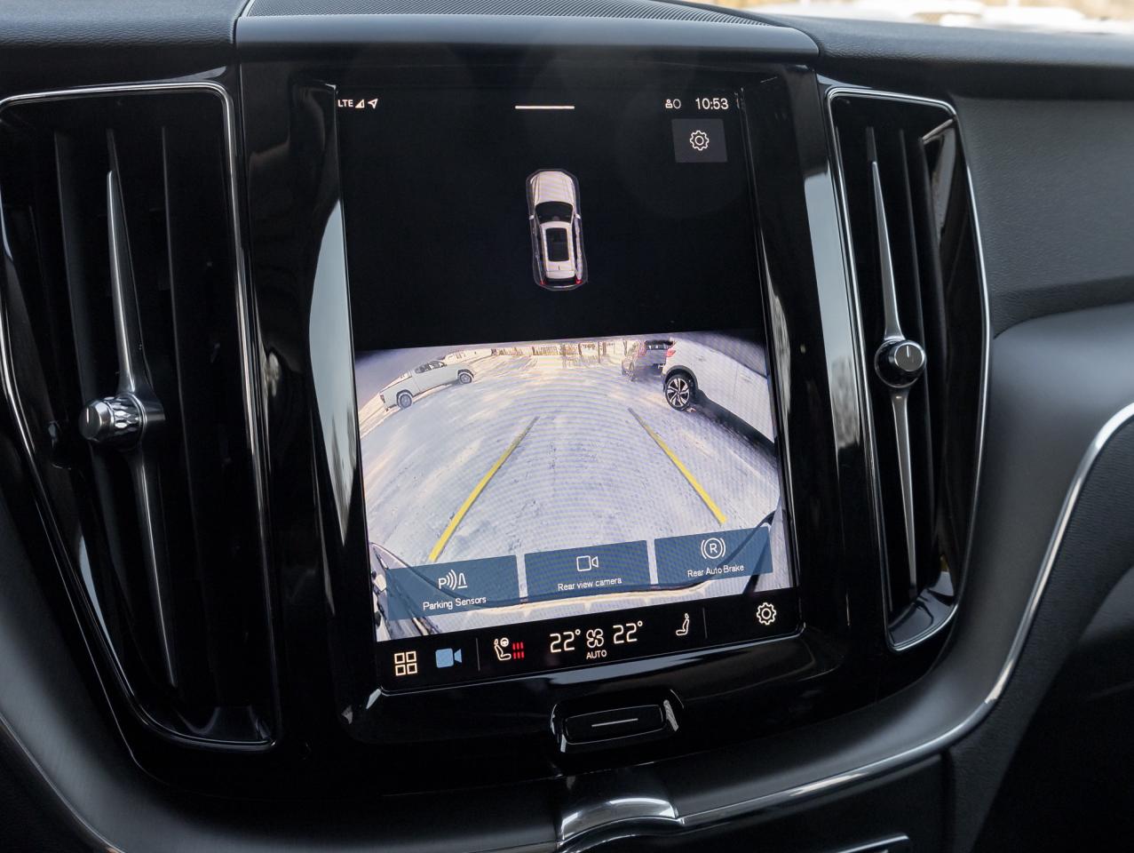 2025 Volvo XC60 B5 AWD Core Dark Theme 19" ALLOY WHEELS  VOLVO CPO Photo