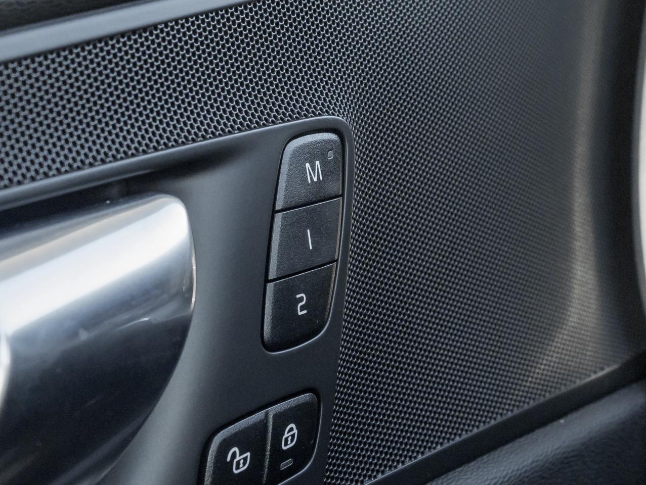 2025 Volvo XC60 B5 AWD Core Dark Theme 19" ALLOY WHEELS  VOLVO CPO Photo