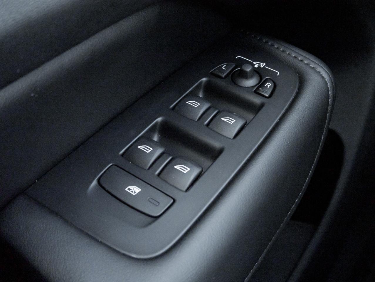 2025 Volvo XC60 B5 AWD Core Dark Theme 19" ALLOY WHEELS  VOLVO CPO Photo