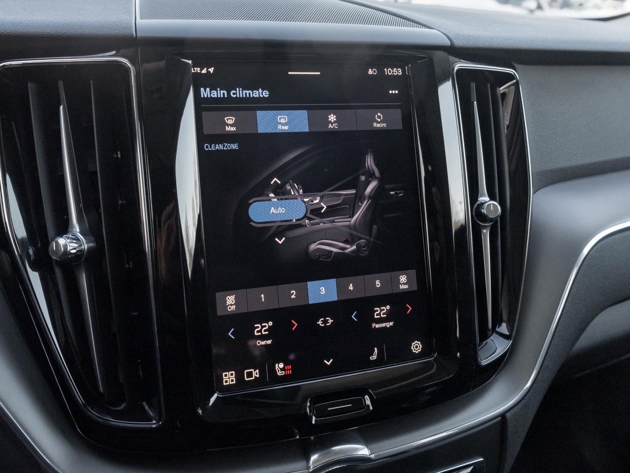 2025 Volvo XC60 B5 AWD Core Dark Theme 19" ALLOY WHEELS  VOLVO CPO Photo