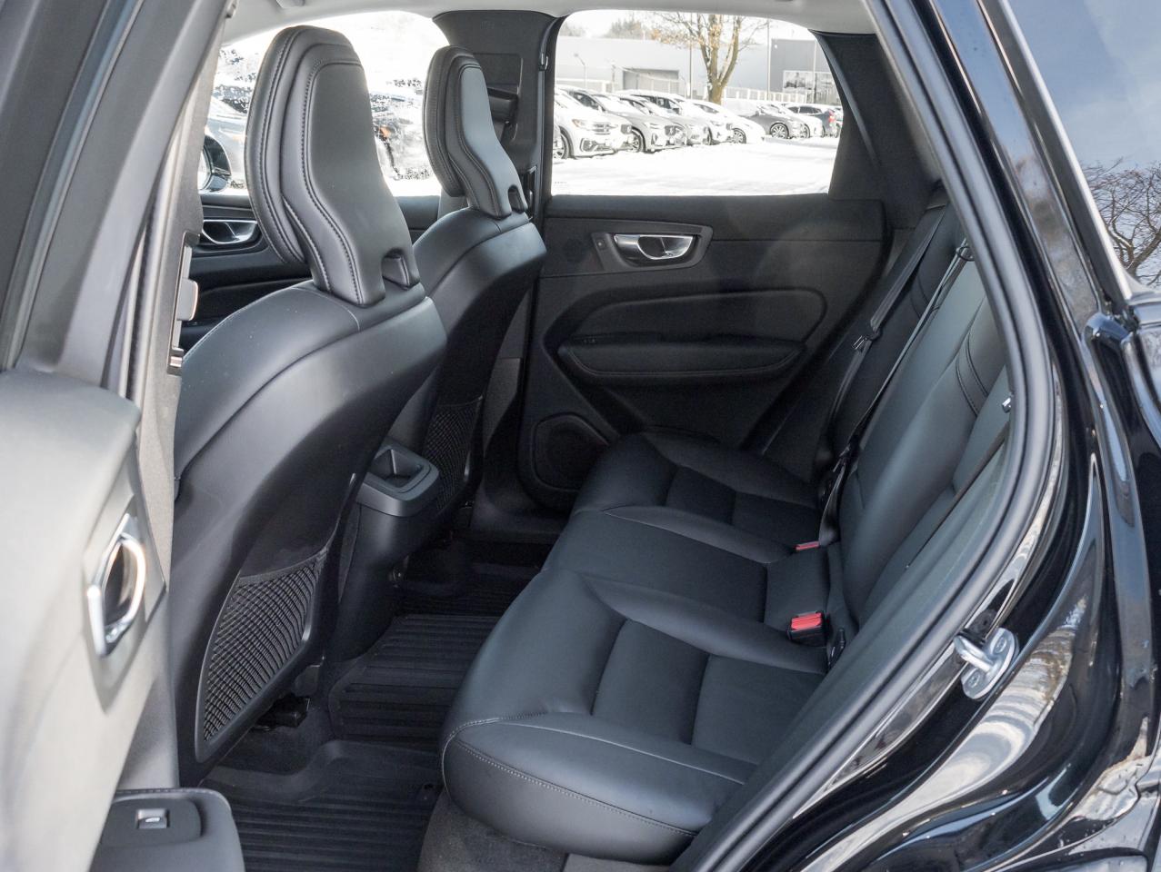 2025 Volvo XC60 B5 AWD Core Dark Theme 19" ALLOY WHEELS  VOLVO CPO Photo