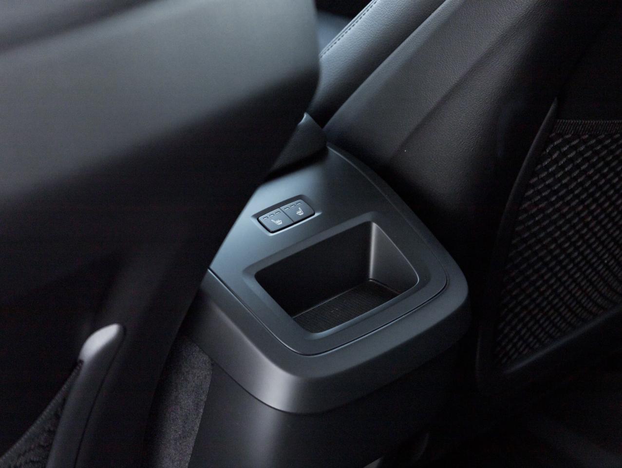 2025 Volvo XC60 B5 AWD Core Dark Theme 19" ALLOY WHEELS  VOLVO CPO Photo