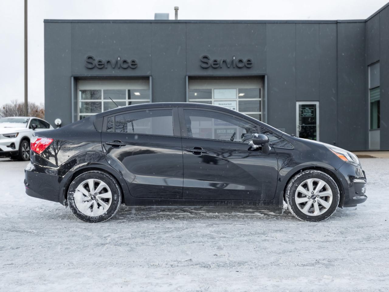 2017 Kia Rio 4dr Sdn Auto EX+ w-Sunroof   AS IS Photo4