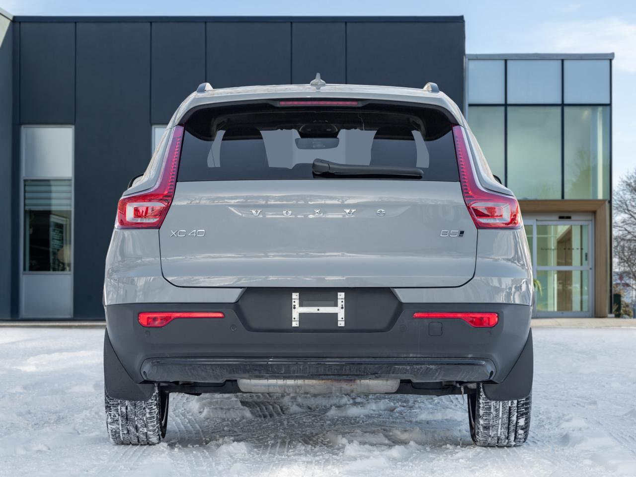 2025 Volvo XC40 B5 AWD Plus Dark Theme  20" ALLOY WHEELS  CPO Photo