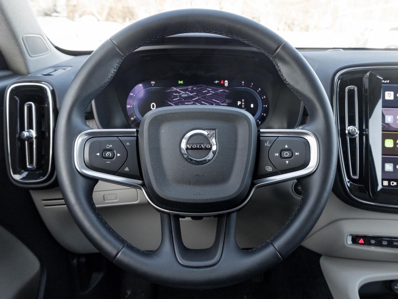 2025 Volvo XC40 B5 AWD Plus Dark Theme  20" ALLOY WHEELS  CPO Photo