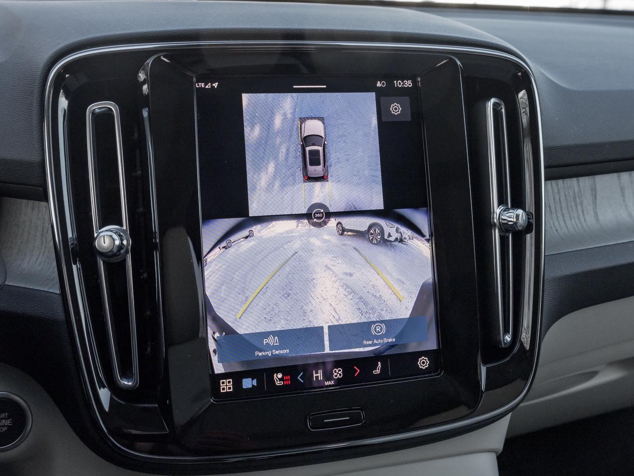 2025 Volvo XC40 B5 AWD Plus Dark Theme  20" ALLOY WHEELS  CPO Photo