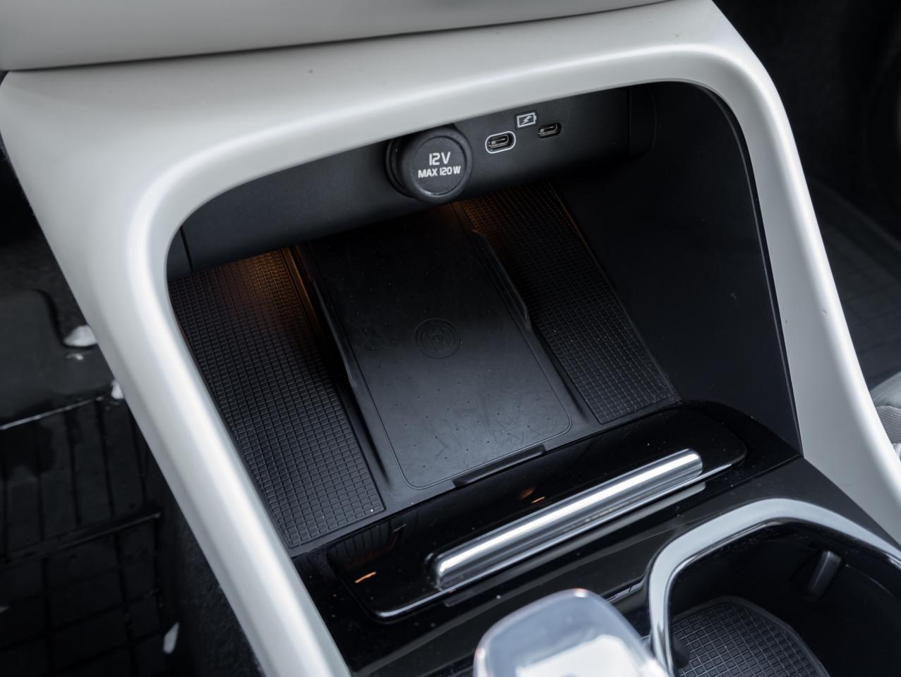 2025 Volvo XC40 B5 AWD Plus Dark Theme  20" ALLOY WHEELS  CPO Photo