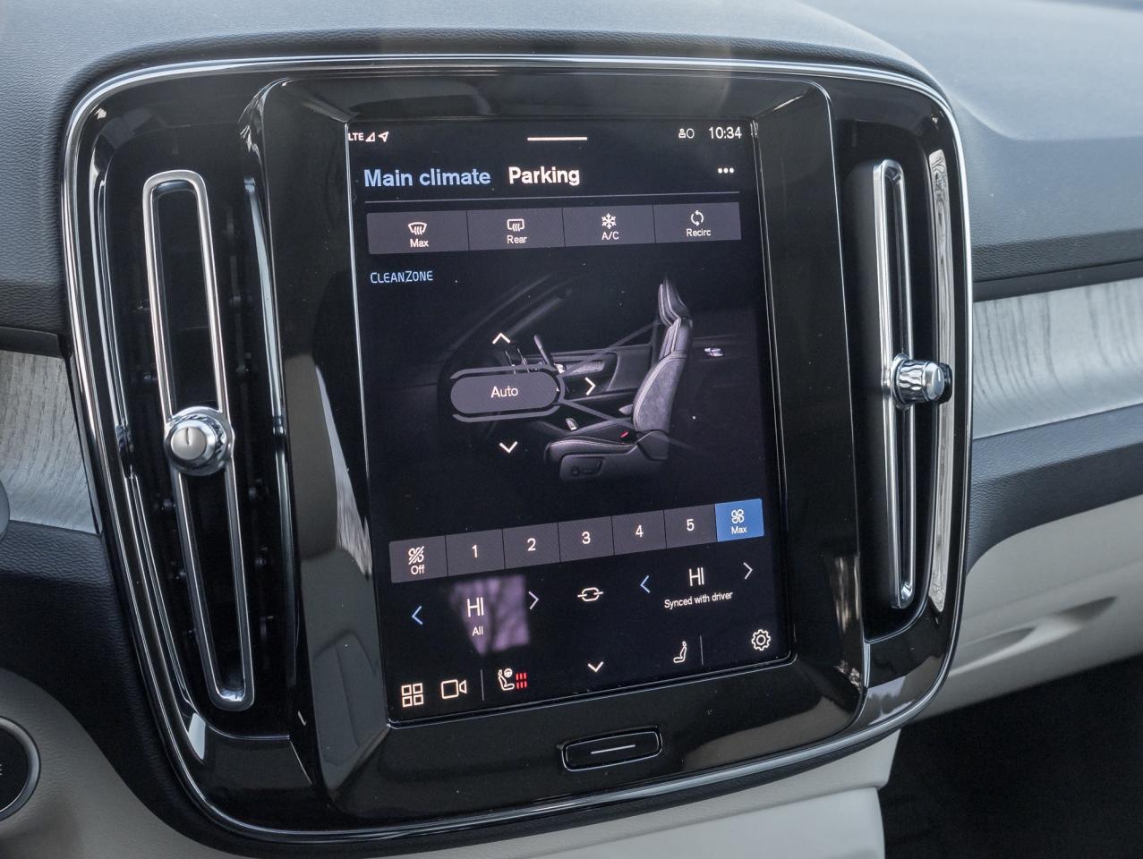 2025 Volvo XC40 B5 AWD Plus Dark Theme  20" ALLOY WHEELS  CPO Photo