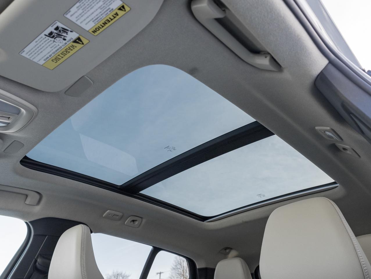 2025 Volvo XC40 B5 AWD Plus Dark Theme  20" ALLOY WHEELS  CPO Photo