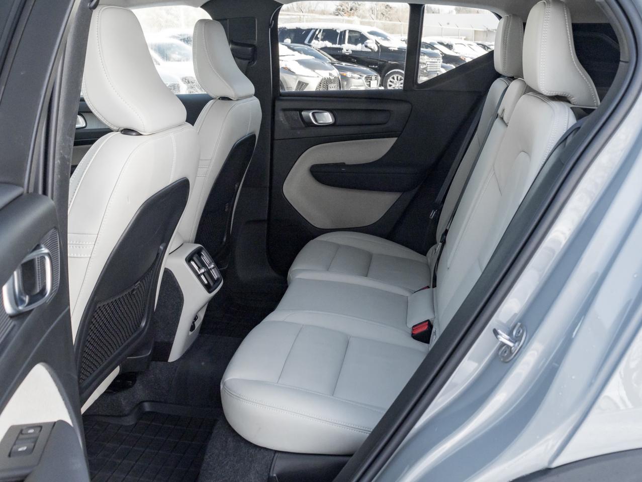 2025 Volvo XC40 B5 AWD Plus Dark Theme  20" ALLOY WHEELS  CPO Photo