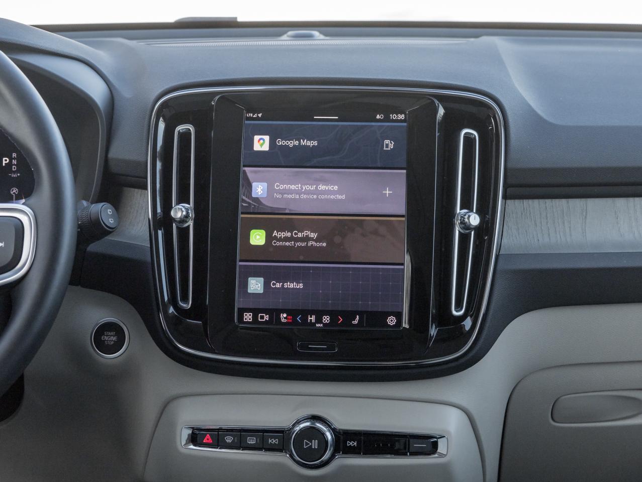 2025 Volvo XC40 B5 AWD Plus Dark Theme  20" ALLOY WHEELS  CPO Photo