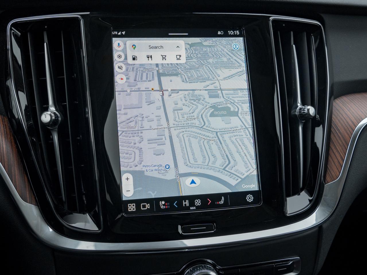 2025 Volvo V60 Cross Country B5 AWD Core  LOW KM  NEARLY NEW  VOLVO CPO Photo