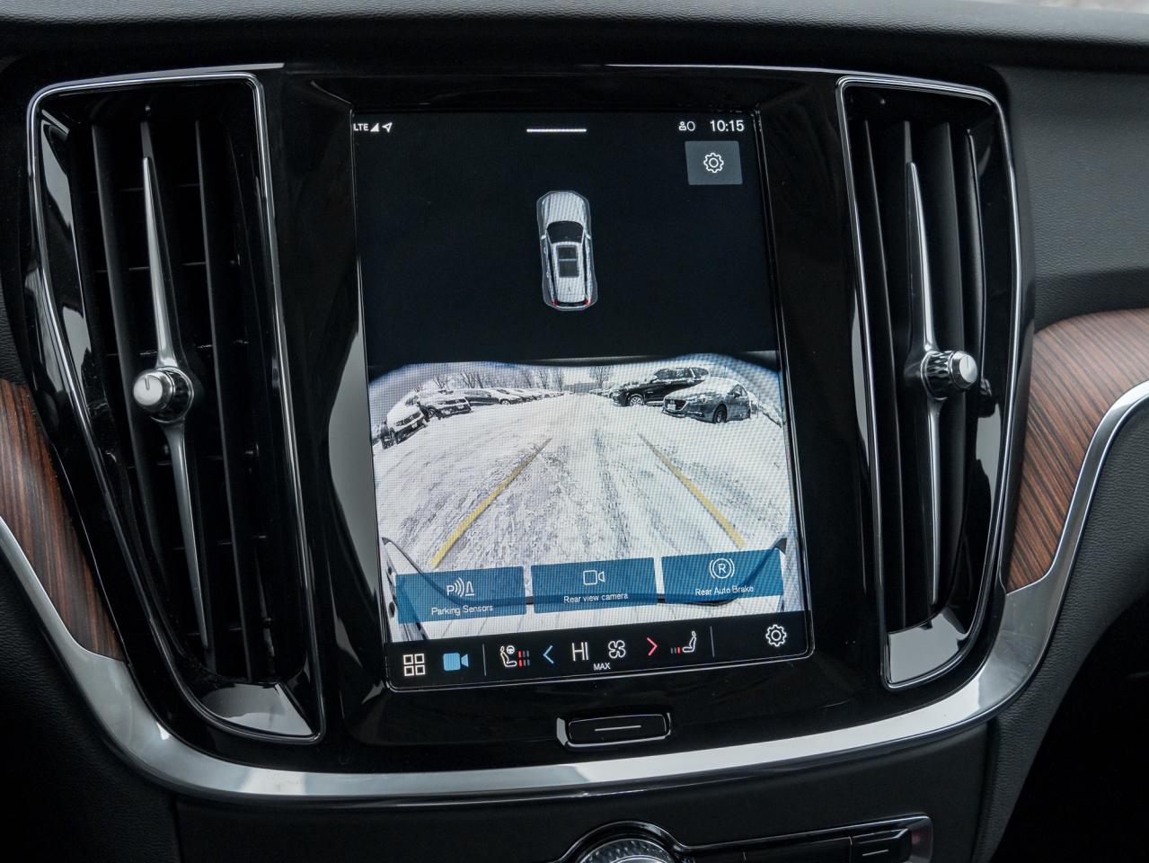 2025 Volvo V60 Cross Country B5 AWD Core  LOW KM  NEARLY NEW  VOLVO CPO Photo